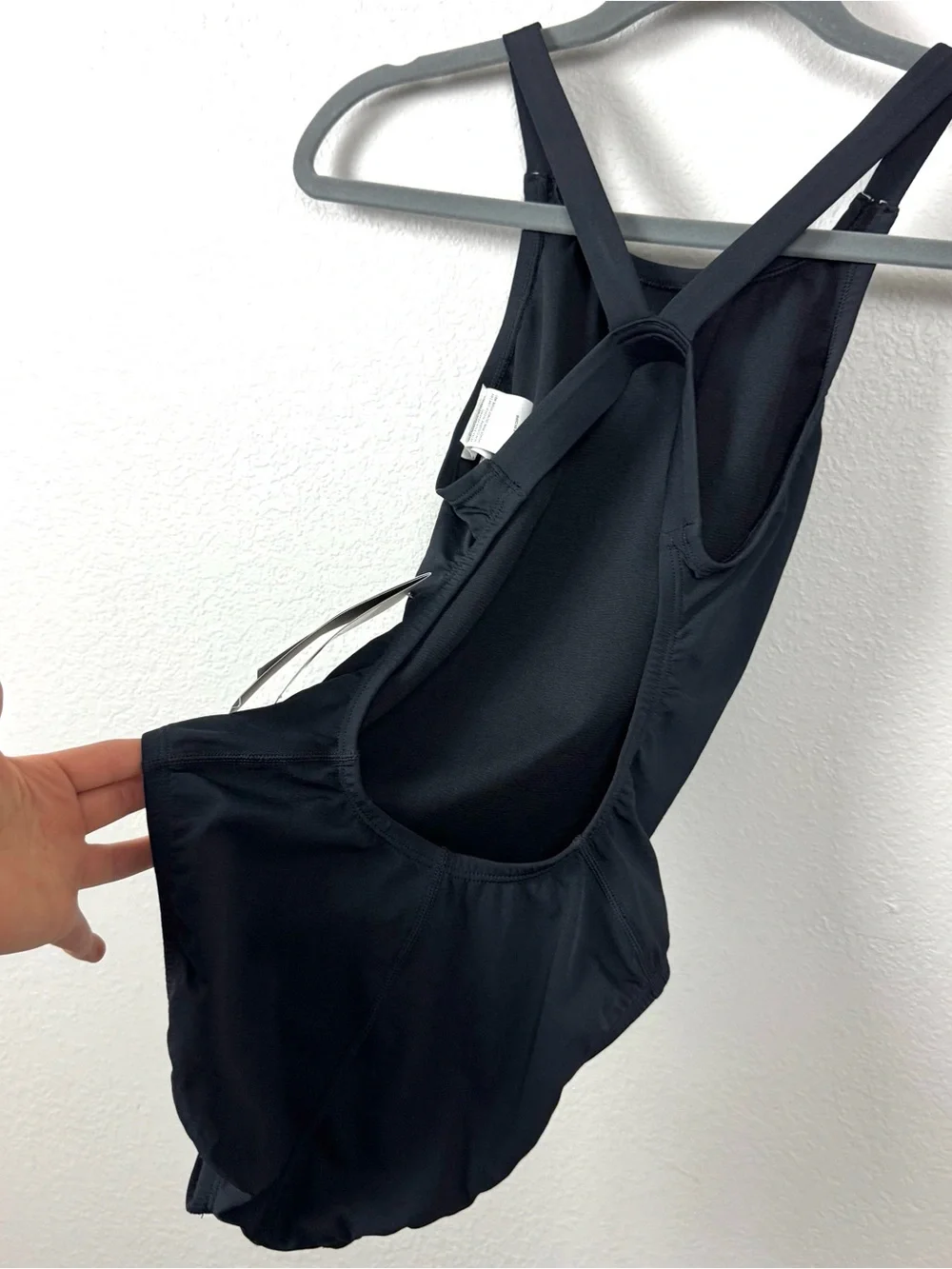 NWT Nike HydraStrong solid fastback one-piece swimsuit Women’s Sz 4 / 30 Black